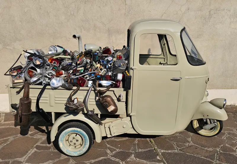 Ricambista specializzato Ape Piaggio – Crescenzo Langella al lavoro